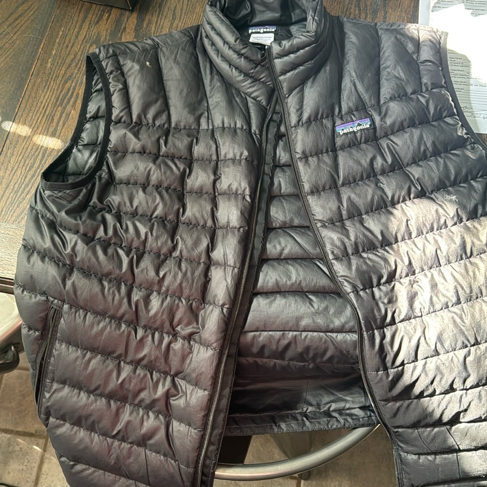 Patagonia Vest size large! Small tear on very bottom. See pic.